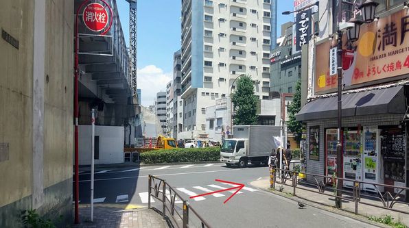 横断歩道が見えたら右へ