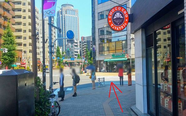 サンマルク先の横断歩道を直進