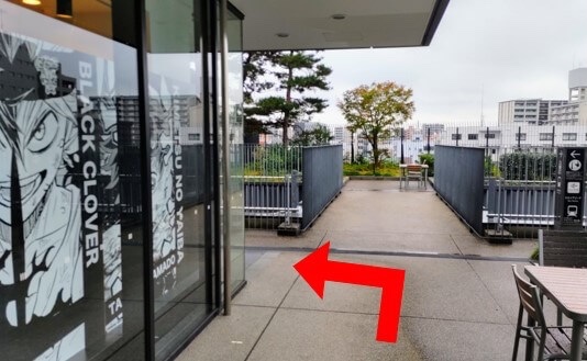 写真の場所で左折