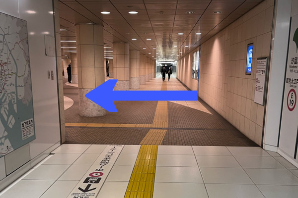 その後、左矢印の方へ進んだのち登り階段があります！