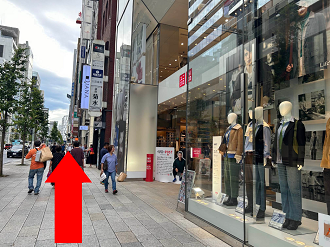 みゆき通りを越え、ユニクロ方面へ更に進みます。