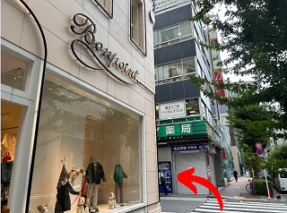 Bonpoint Ginza（子供服店）を左に曲がります。