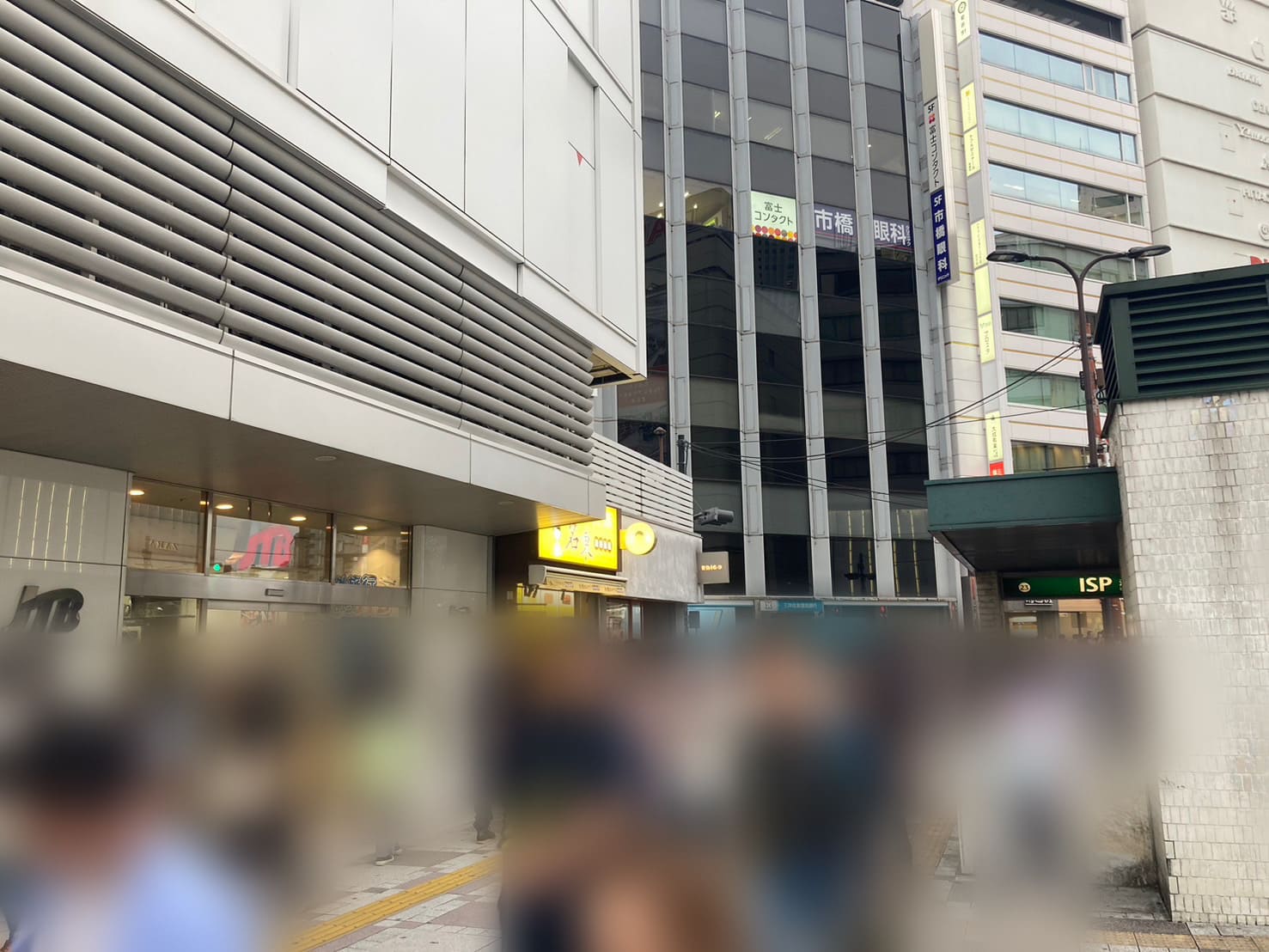 出口を左に曲がりJTBを左手に進む