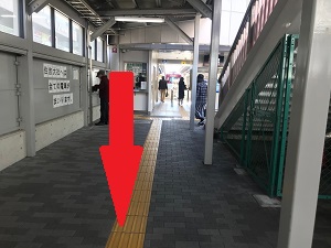 阪堺電軌上町線「天王寺駅前」駅の改札を背中にすると
地下におりる階段がございます。