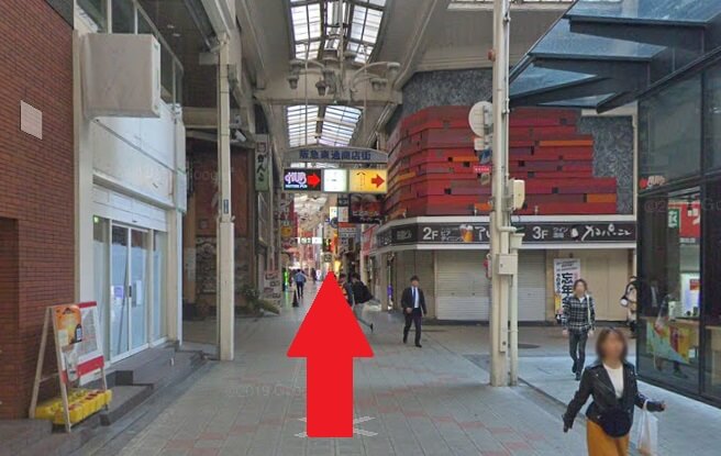 そのまま直進します。