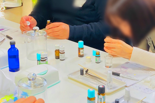 新企画＼嗅覚反応分析付き！／一緒にオリジナルの香水を作ろう♪