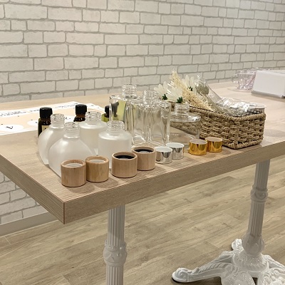 好きなアロマを選べる、リードディフューザーづくり体験パーティーをご紹介します。