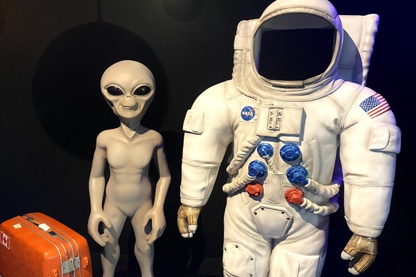 《宇宙旅行に行こうよ♪》横浜アクアリウムで異空間を体験♡