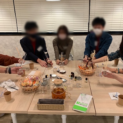 好きなアロマを選べる、リードディフューザーづくり体験パーティーをご紹介します。