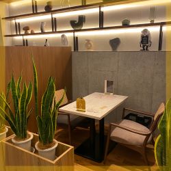 写真審査合格のプレミアム男性×会員ラベル最高位の魅力的な女性