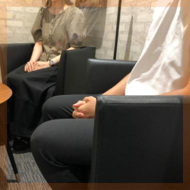 《身だしなみに気を遣っている・お酒をたしなめる》女性など