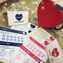 デジタルから離れて紙のツールを使用したパーティーはいかがですか