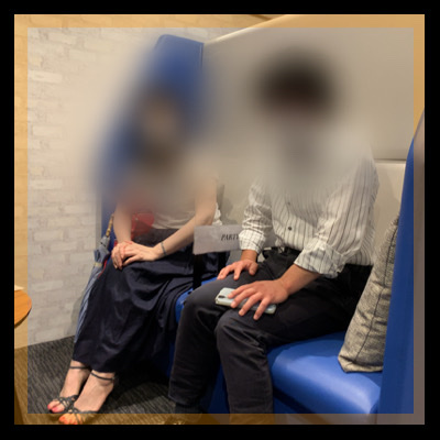 《少し年下の33～42歳男性×少し年上の35～44歳女性》