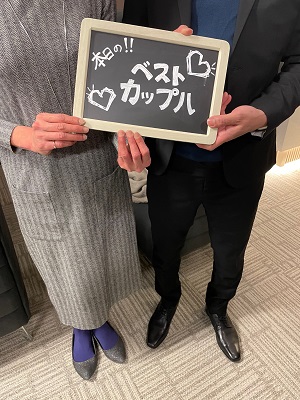 身だしなみに気を遣う男女