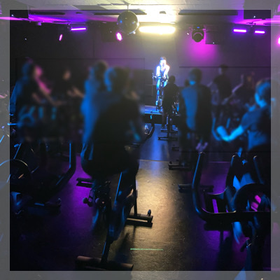 ＼完全貸切／ 暗闇バイクフィットネスでスポーツ恋活はいかがですか♪