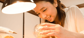 江戸切子を男女で作る