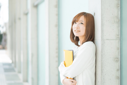 お仕事頑張る女性
