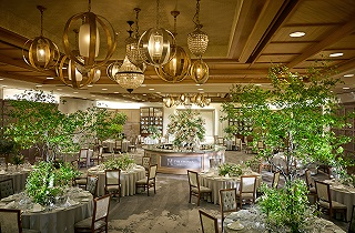 披露宴会場で出会う