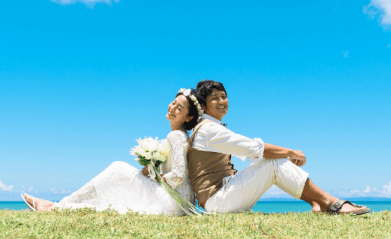 結婚式する男女