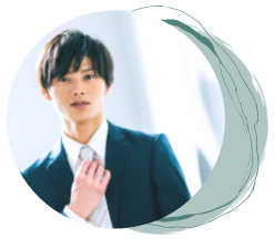 お仕事頑張っている男性