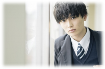 スーツ姿の男性