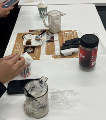 ラテアート体験中