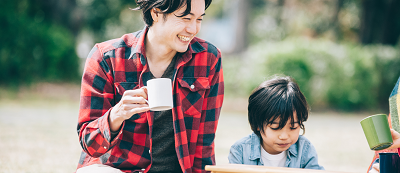子供と遊んでくれる男性