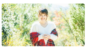 笑っている女性