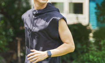 身体を鍛えている男性