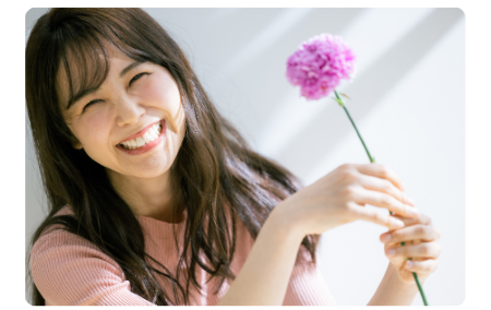 魅力的な容姿の女性