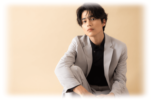 スーツを着た男性