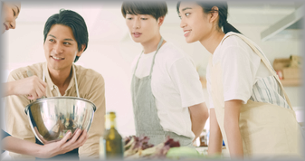 同世代で一緒にクッキング