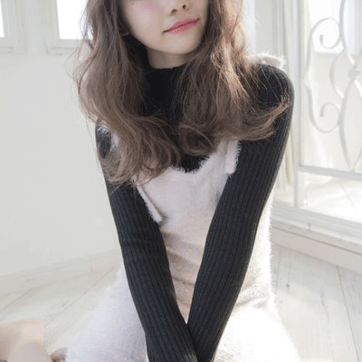 魅力的な容姿の女性