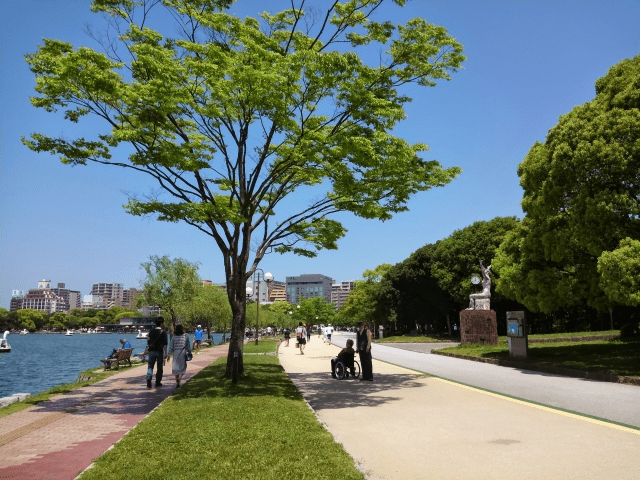 男女でさんぽする