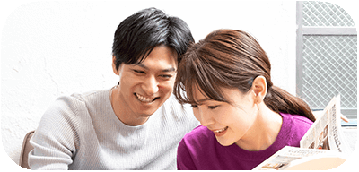 共通の趣味で盛り上がるカップル