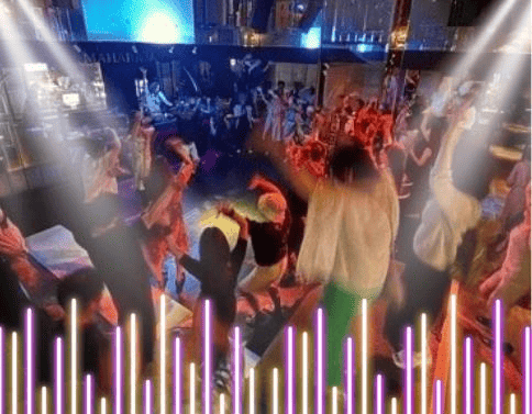 披露宴会場で出会う