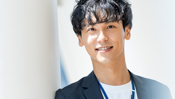 魅力的な容姿の男性