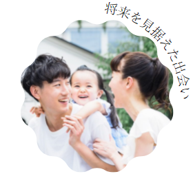 見つめ合っているカップル