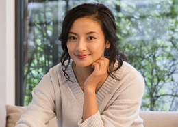 魅力的な容姿の女性