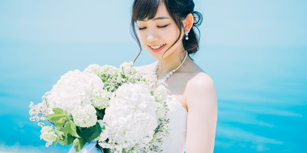 結婚式の女性