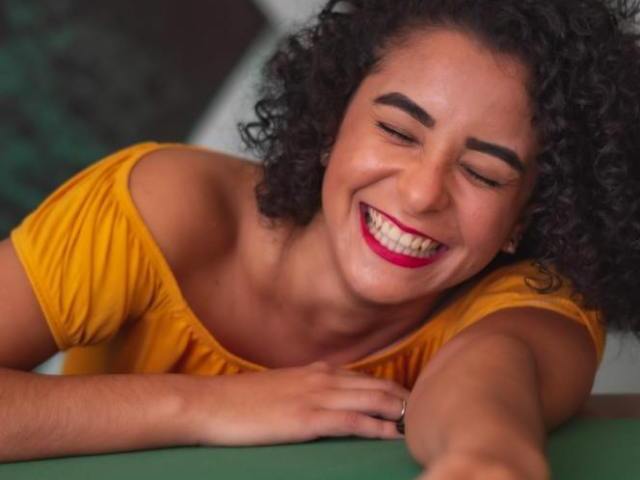 よく笑う女性はモテる 男性に与える印象と注意点 Party Party Ibj