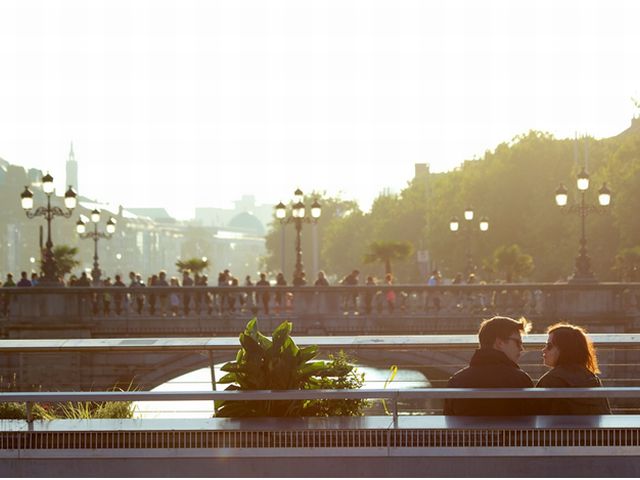 都会の婚活パーティーに参加するメリット