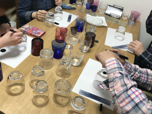 自己紹介の時にはグラスで何を飲むかアピールすべし!